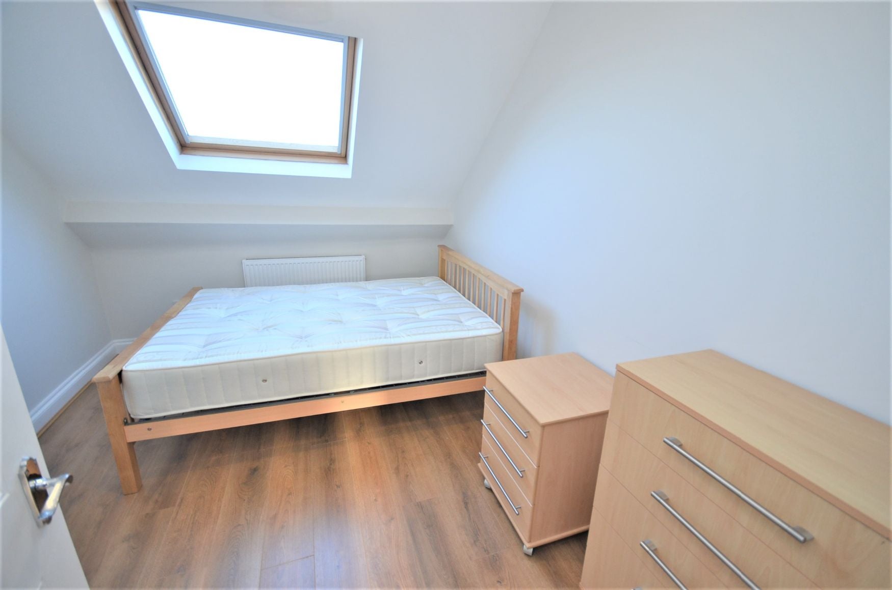 Flat Birkbeck Avenue in Greater London