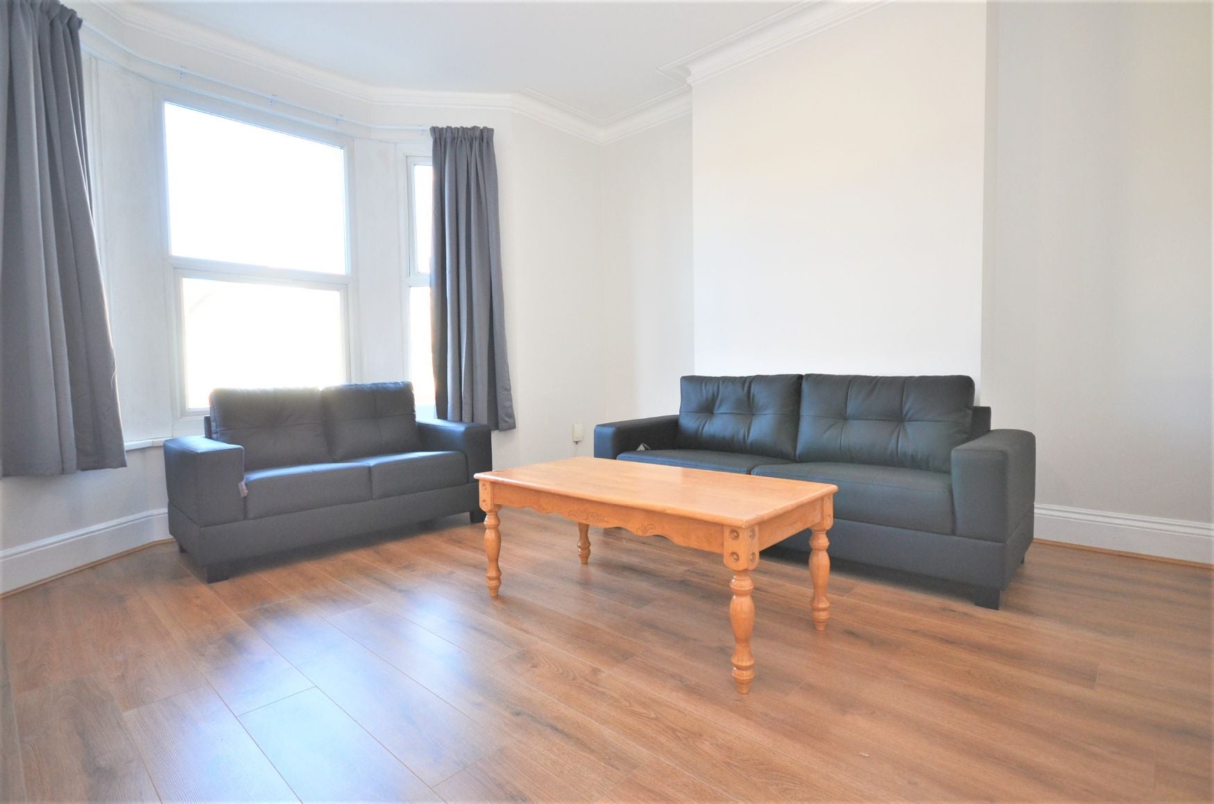 Flat Birkbeck Avenue in Greater London