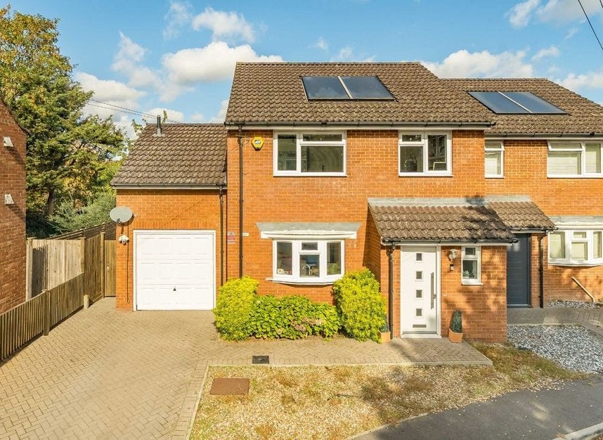 House Beverley Road in Borough of Spelthorne
