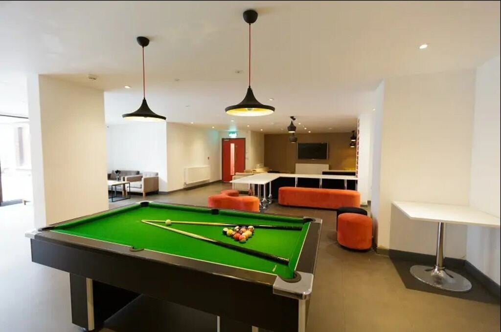 Room New Cross Road in Greater London
