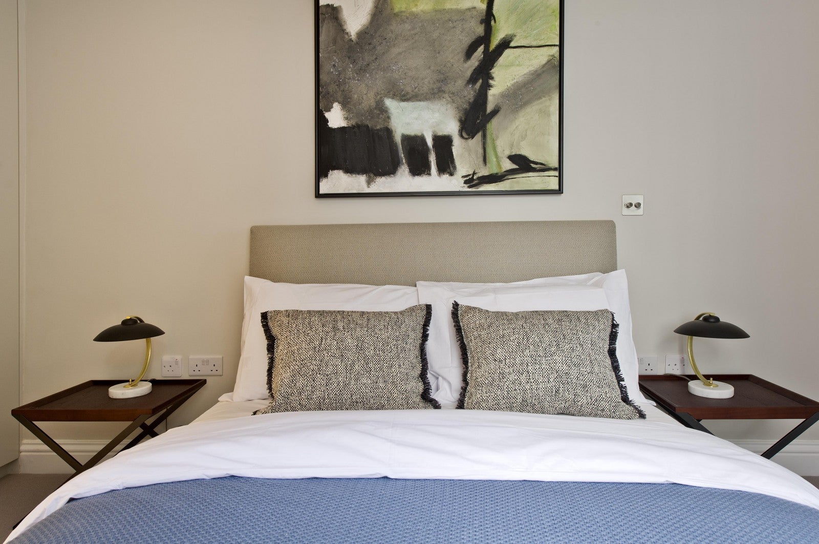 Flat St Stephen's Gardens in City of Westminster