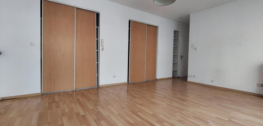 Flat Place Jean Jaurès in Saint-Étienne