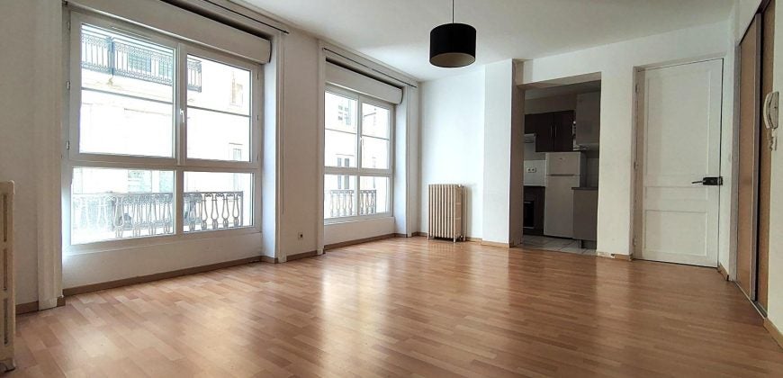 Flat Place Jean Jaurès in Saint-Étienne