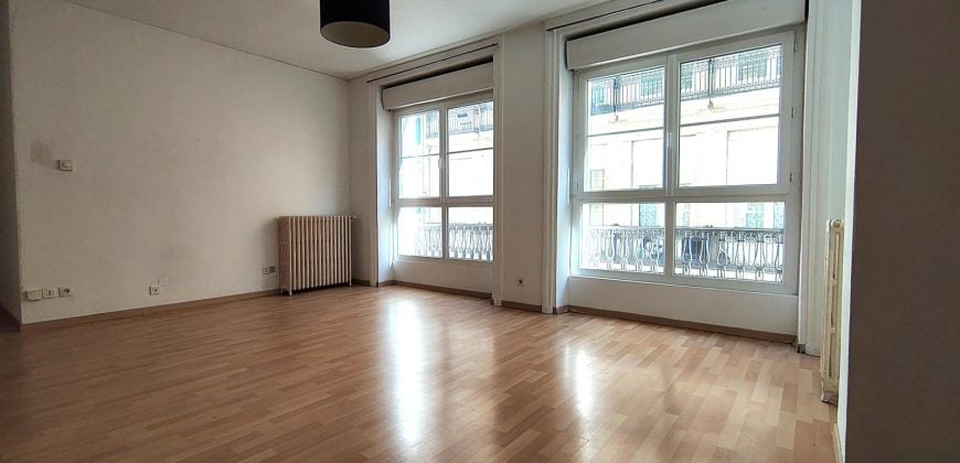 Flat Place Jean Jaurès in Saint-Étienne