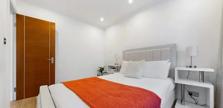 Flat Stafford Terrace in Greater London