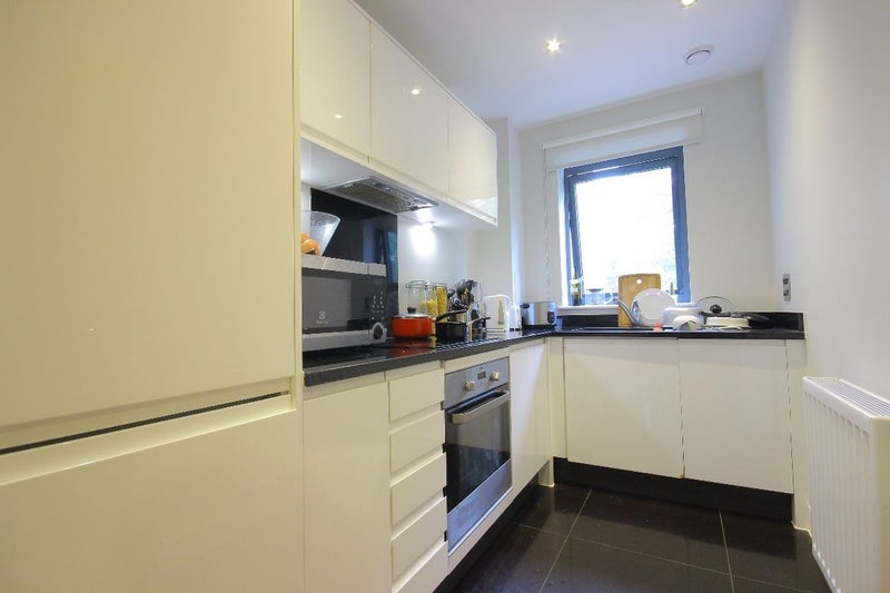 Room Station Place in Greater London