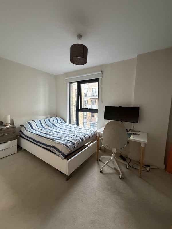 Room Station Place in Greater London