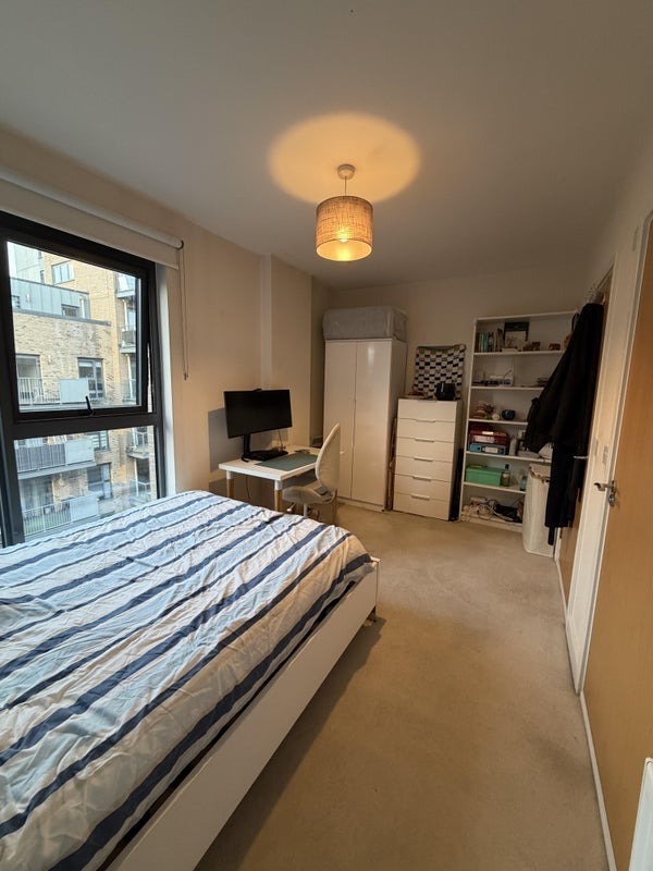 Room Station Place in Greater London