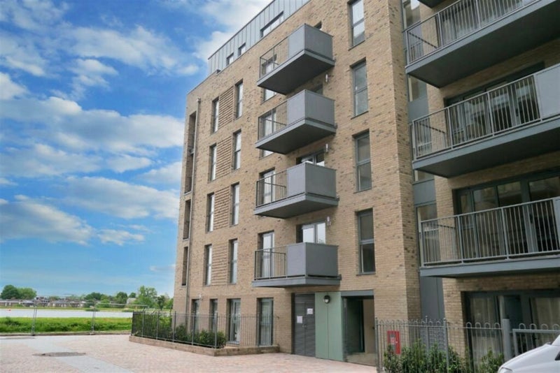 Room Station Place in Greater London