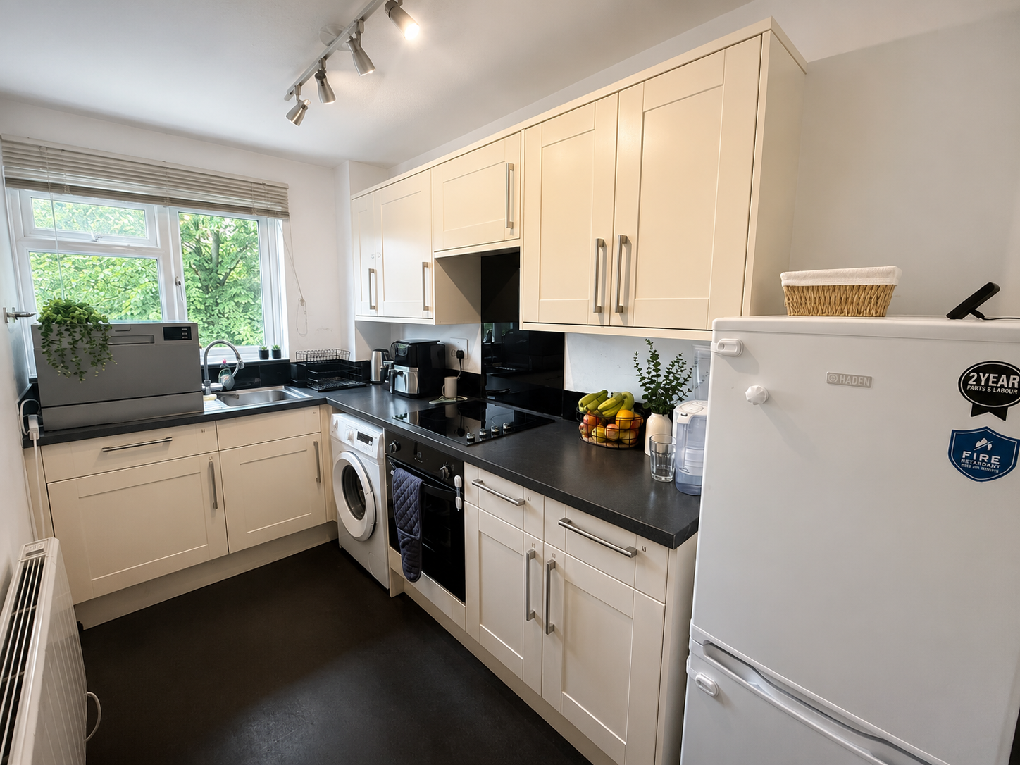 Flat Taylor Close in Greater London