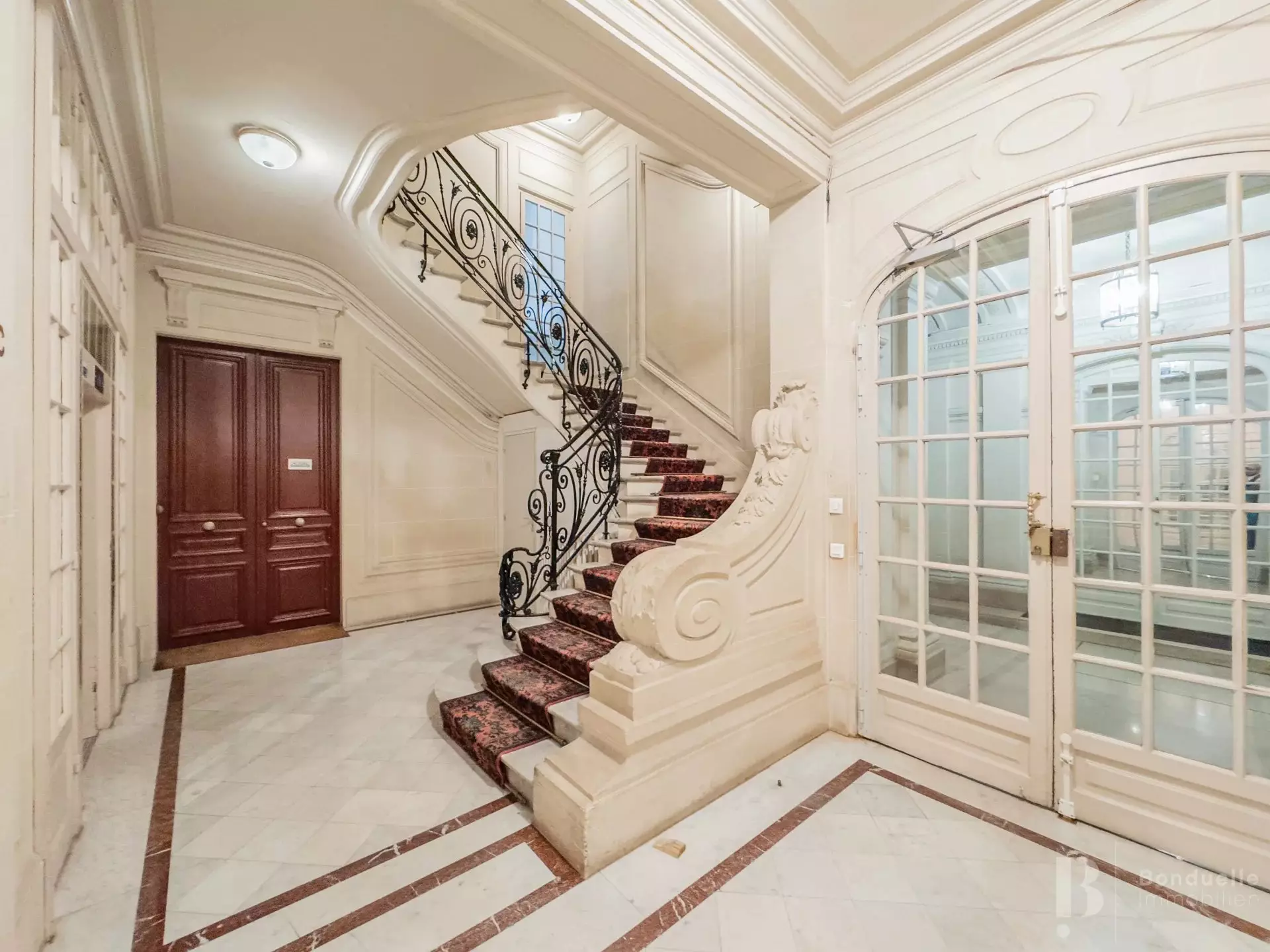 Flat Avenue de Wagram in Paris