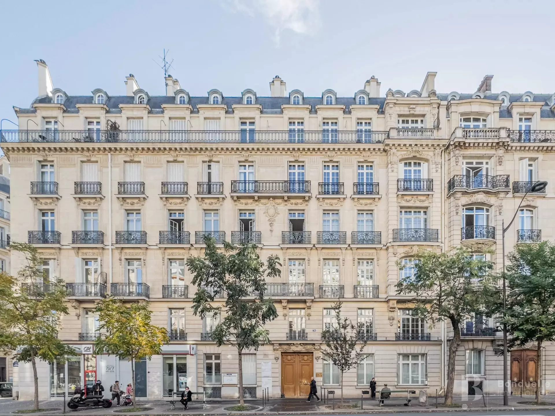 Flat Avenue de Wagram in Paris