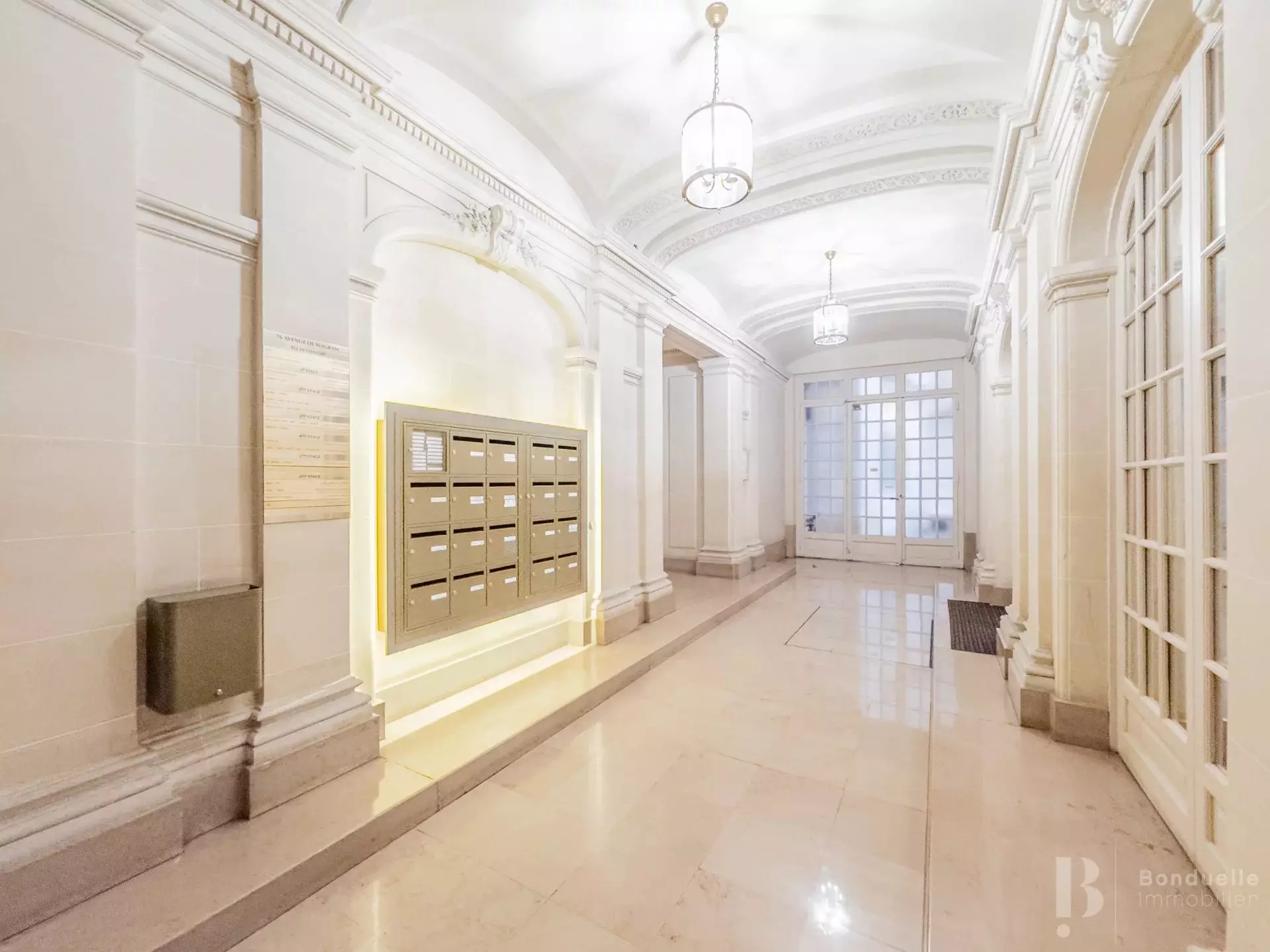 Flat Avenue de Wagram in Paris