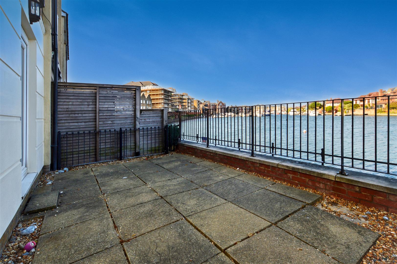 House Sovereign Harbour North in Eastbourne