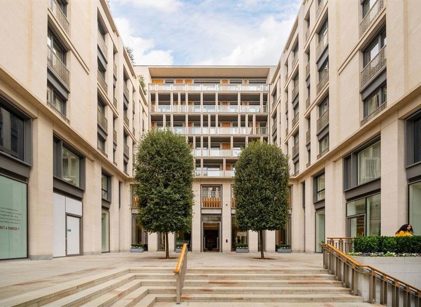 Flat Strand in City of Westminster