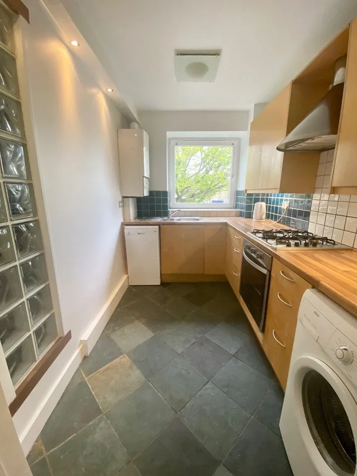 Flat Landseer Road in Greater London