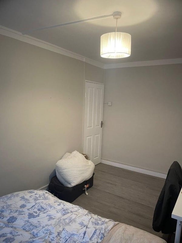 Flat Eden Street in Royton