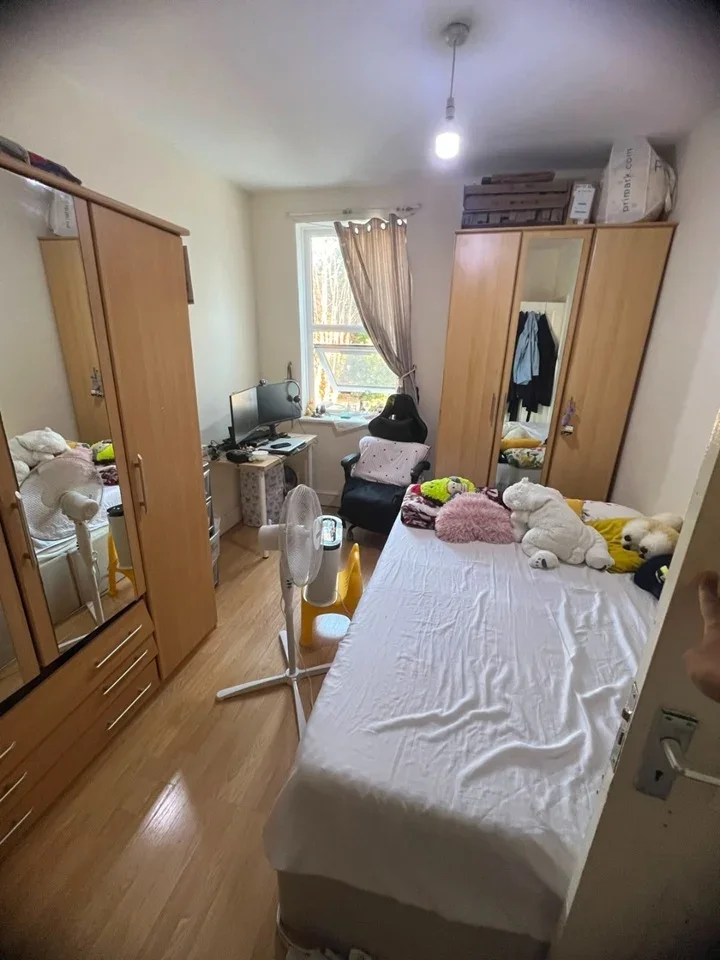Room Thorpe Road in Greater London