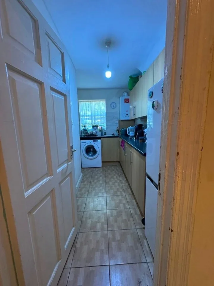 Room Thorpe Road in Greater London
