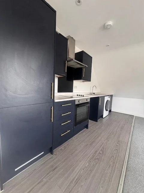 Flat Cobham Road in Mole Valley
