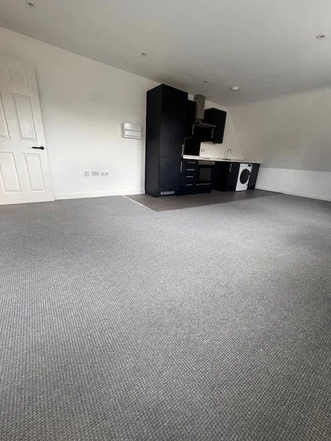 Flat Cobham Road in Mole Valley