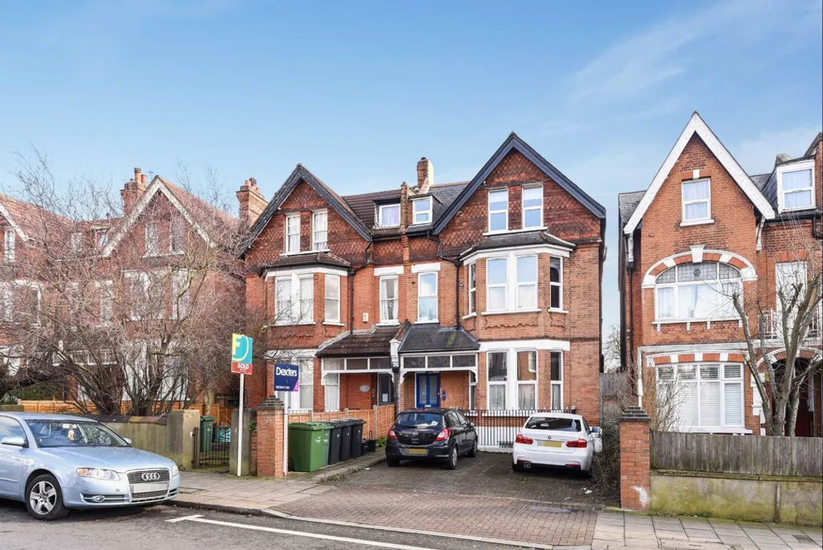 Flat Stanthorpe Road in Greater London
