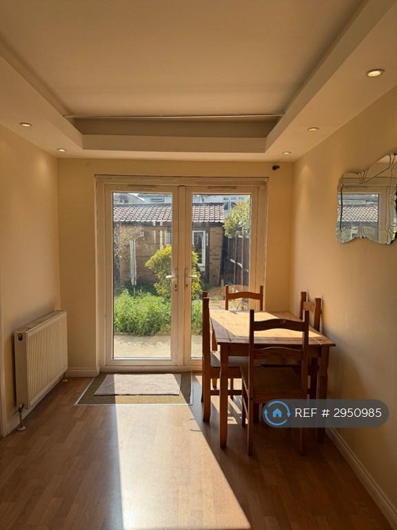 House Chaseside Close in Greater London
