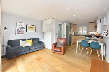 Flat Bagleys Lane in Greater London