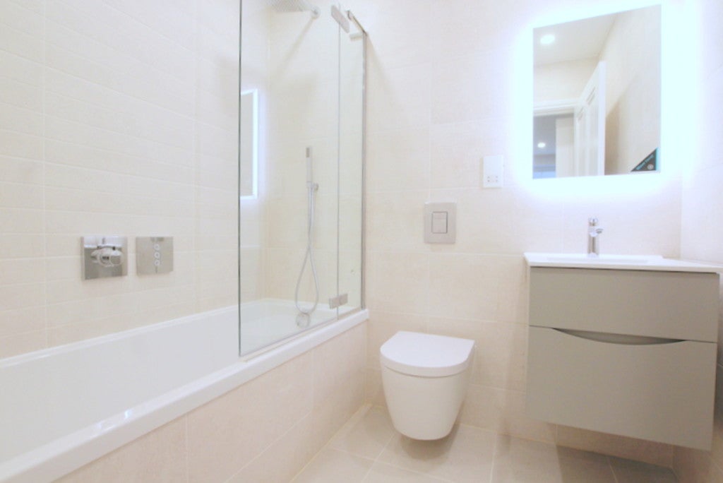 Flat Sefton Street in Greater London
