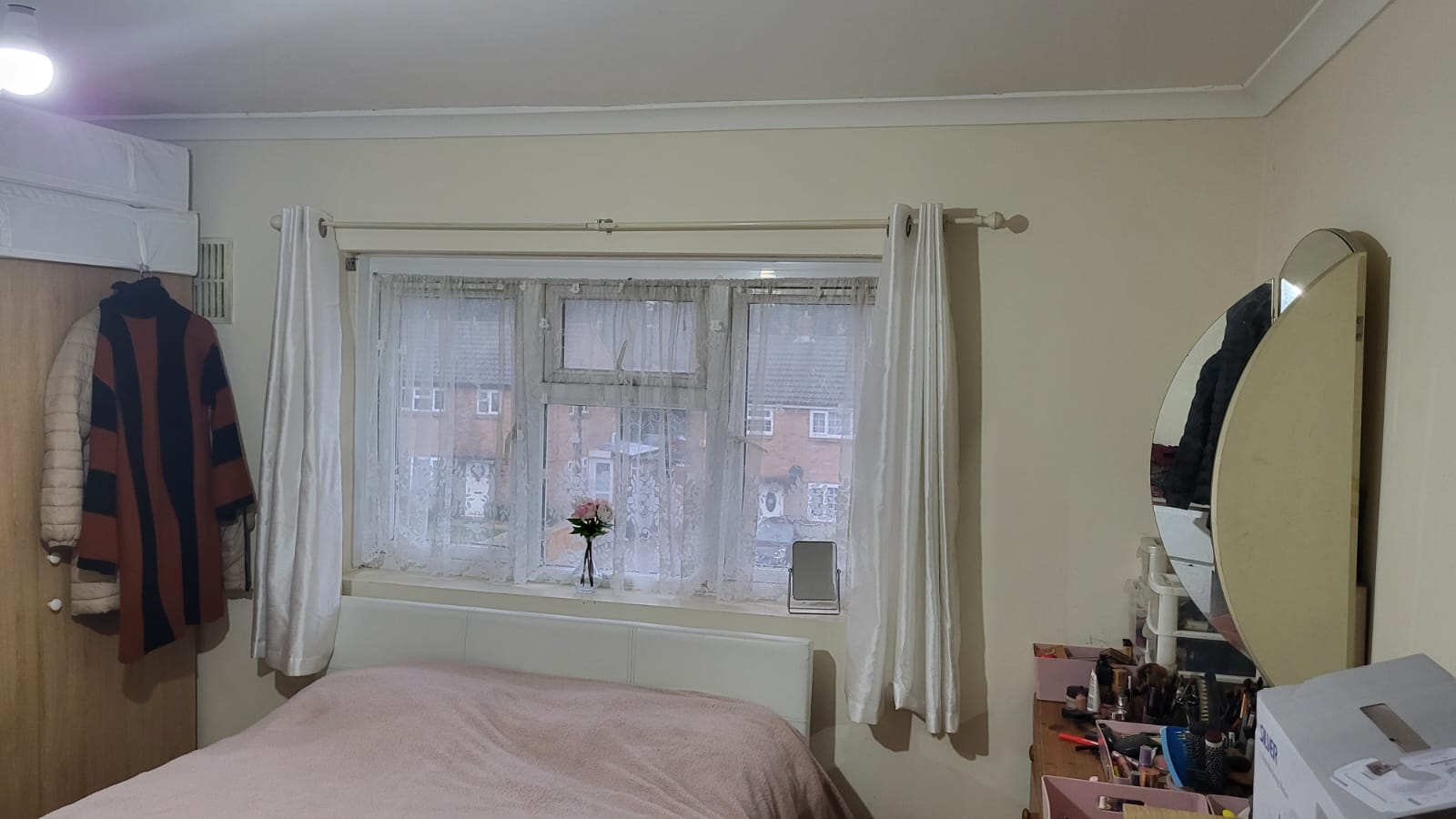 Flat Larch Crescent in Greater London