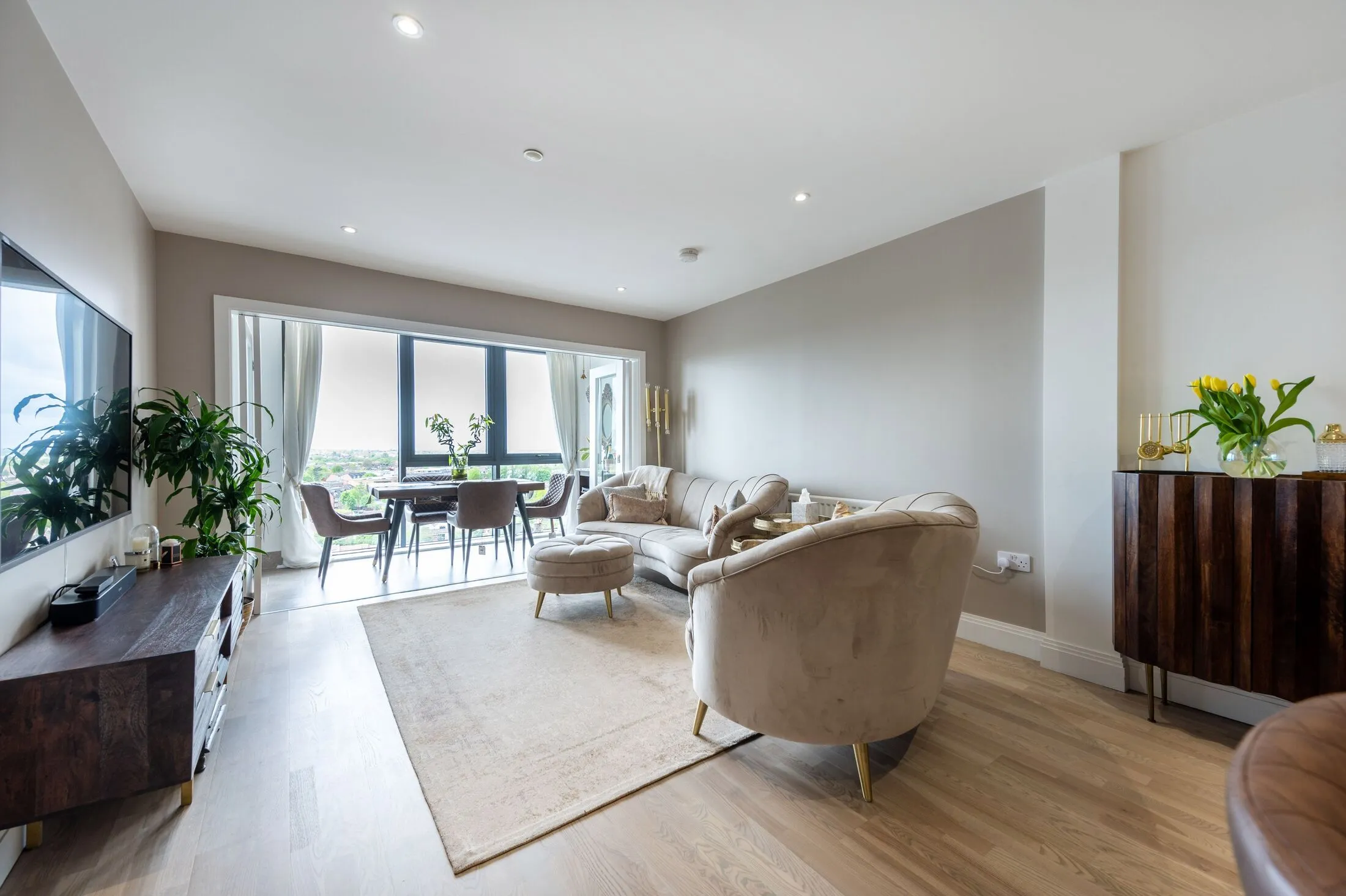 Flat Blagdon Road in Greater London