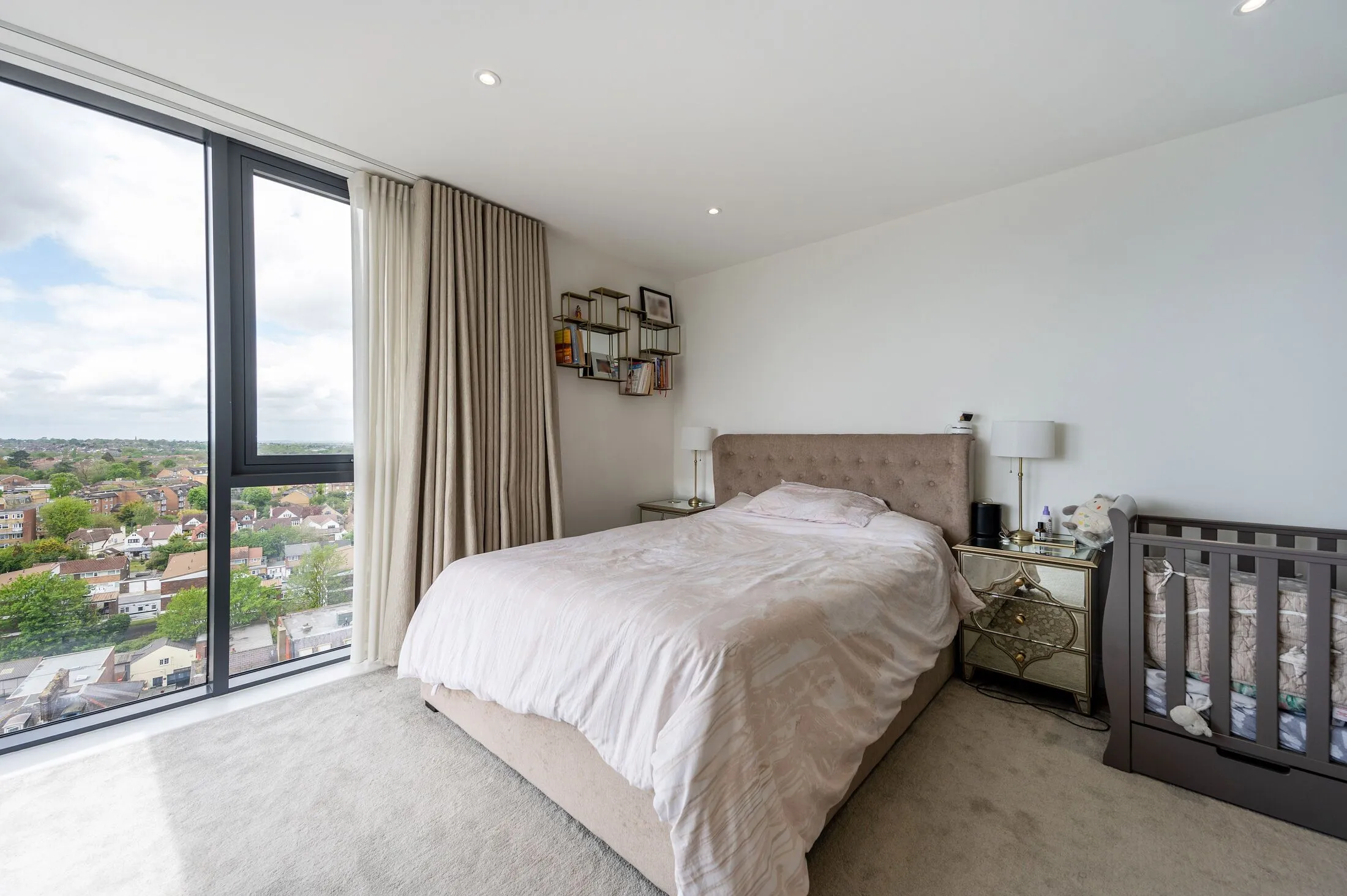 Flat Blagdon Road in Greater London