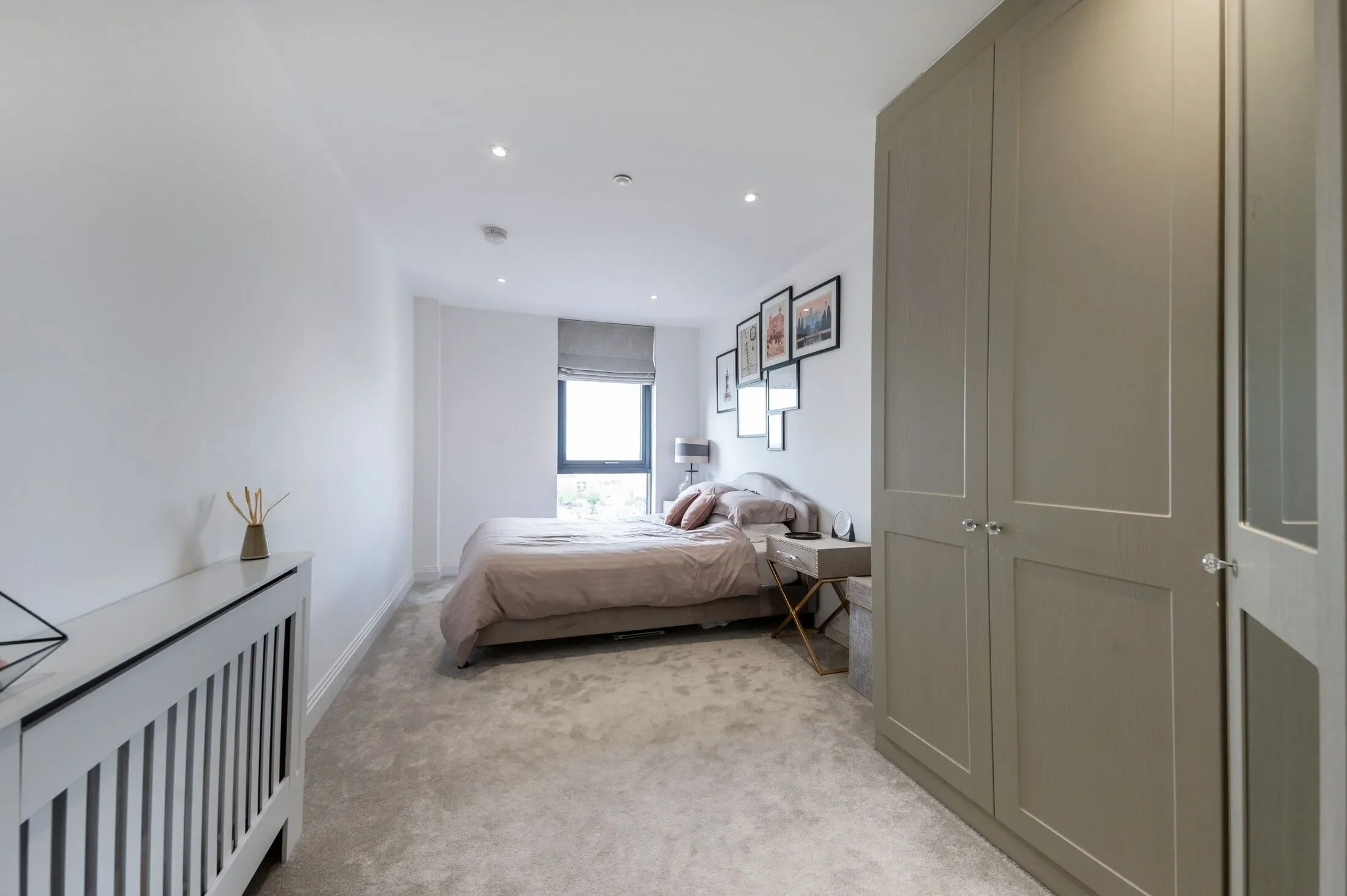 Flat Blagdon Road in Greater London