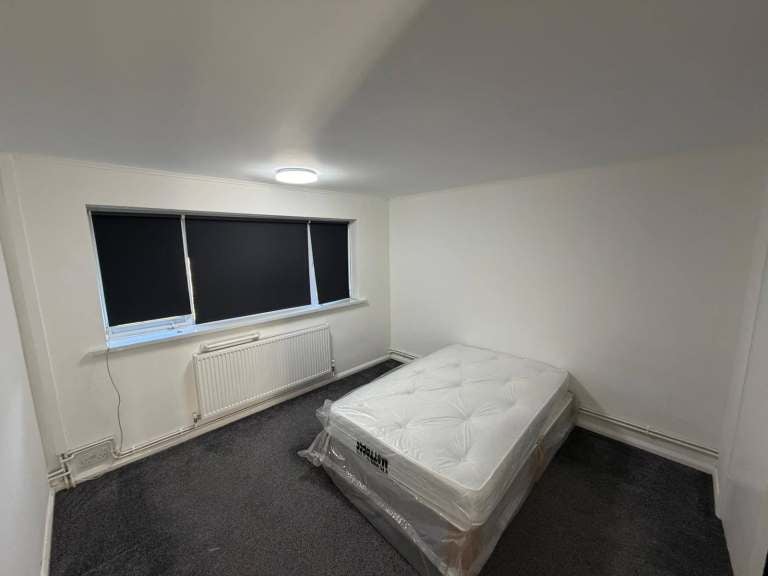 Flat Maddocks Close in Greater London