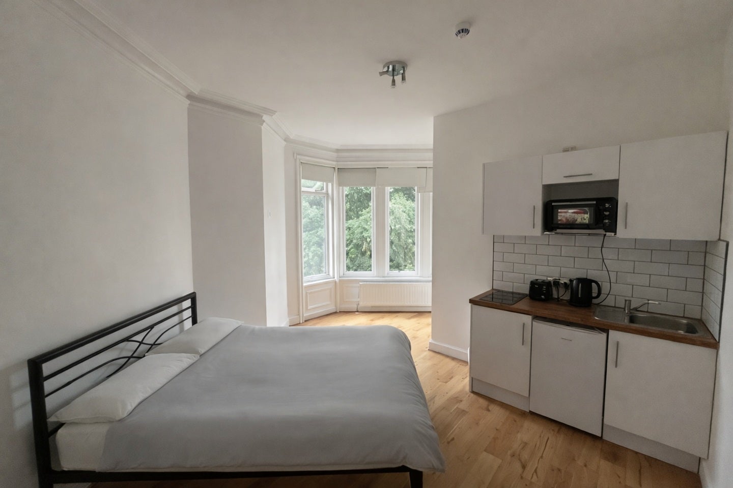 Room St John's Road in Bournemouth