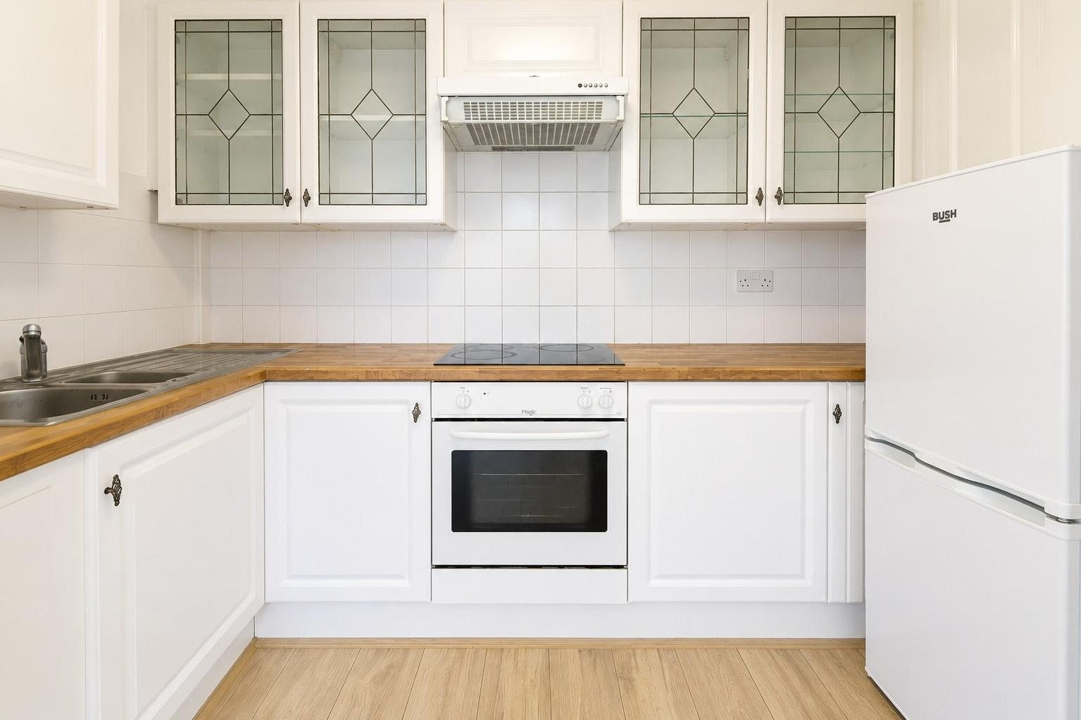 Flat Oakleigh Road North in Greater London