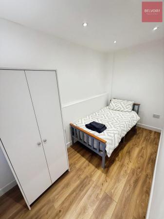 Room Corporation Road in Grimsby
