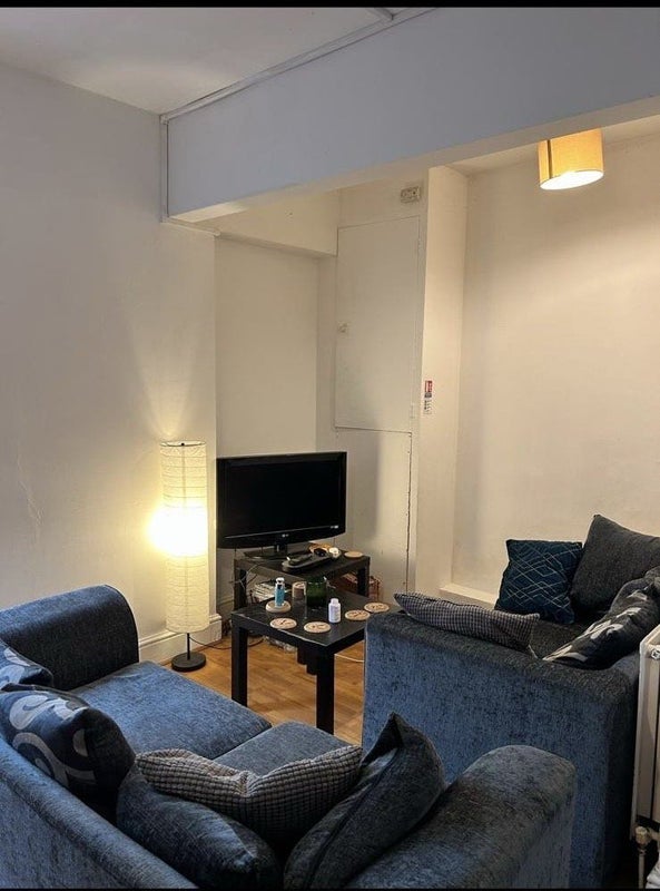 Room Links Road in Greater London