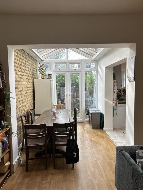 Room Links Road in Greater London