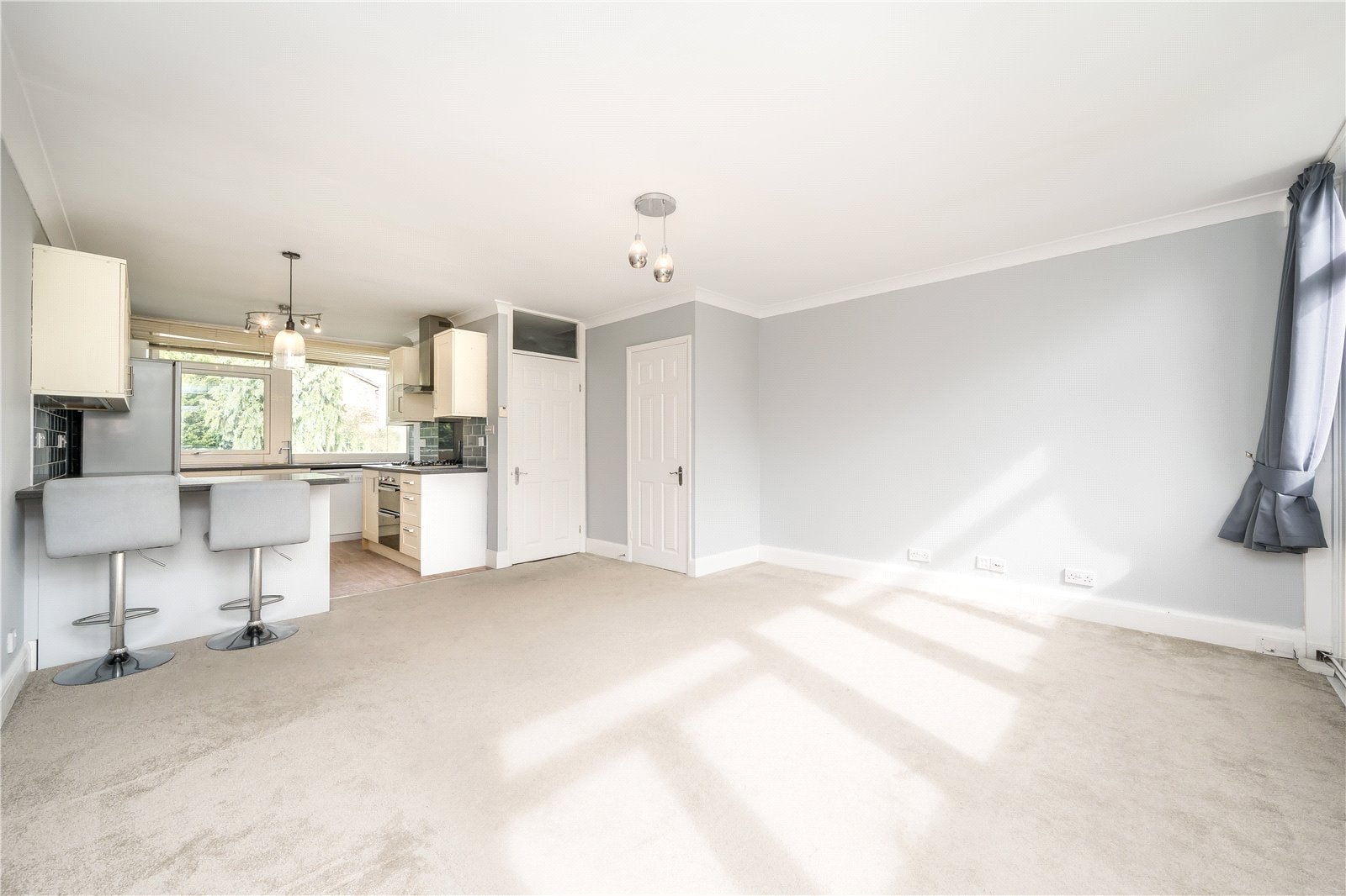 Flat Greenacres in Greater London