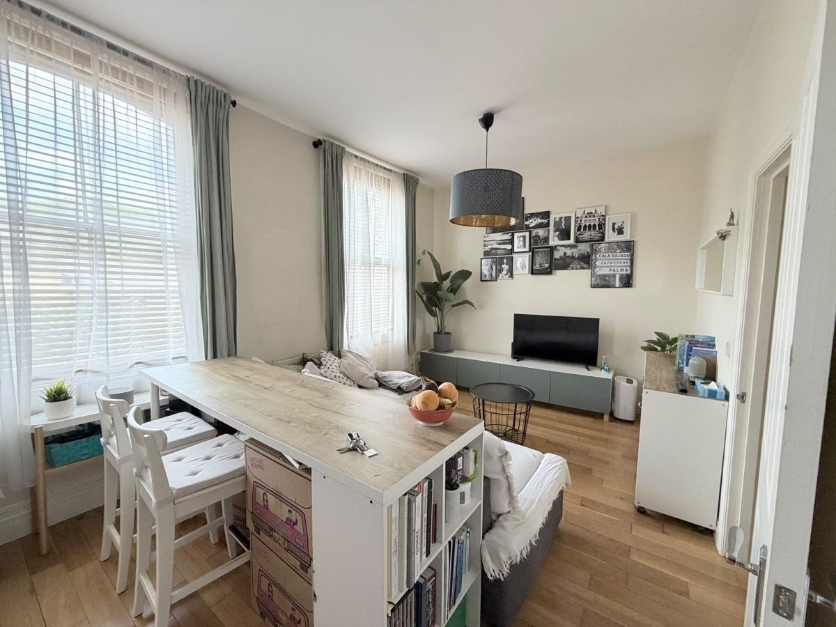 Flat Courtauld Road in Greater London