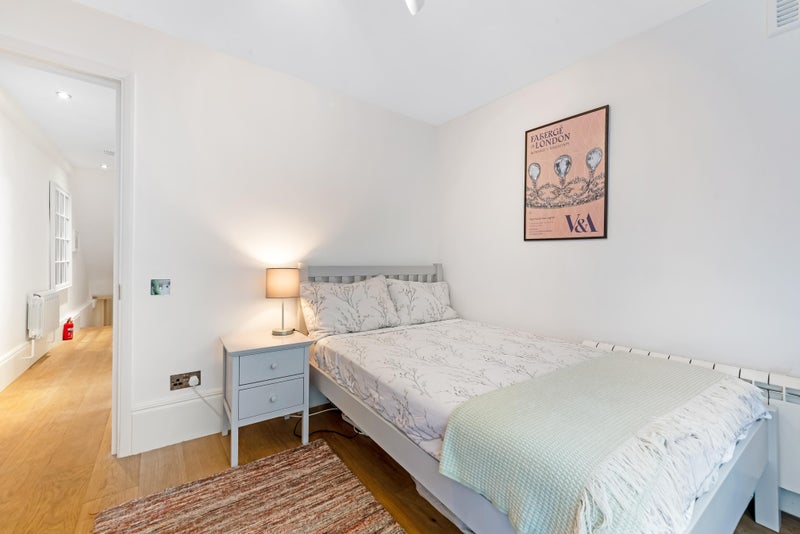 Room Shorrolds Road in Greater London