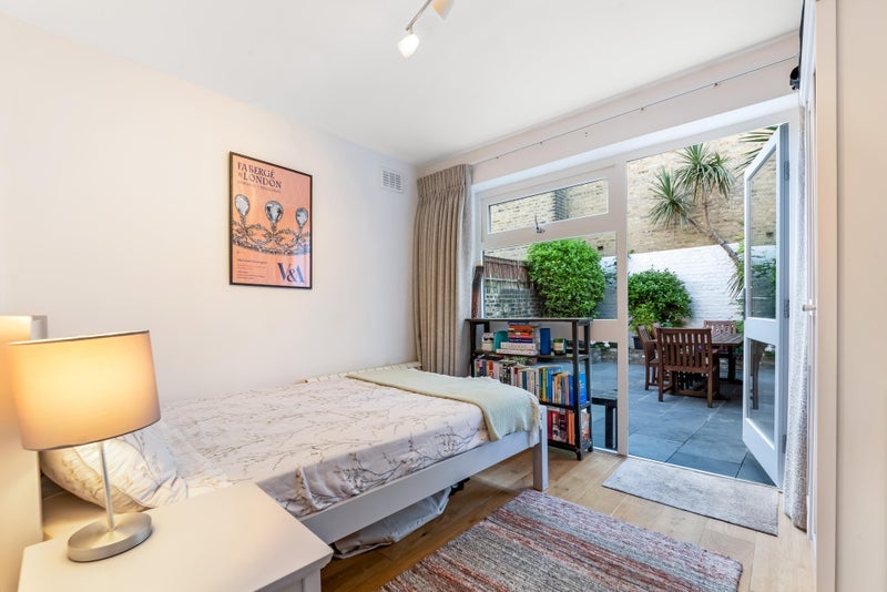 Room Shorrolds Road in Greater London