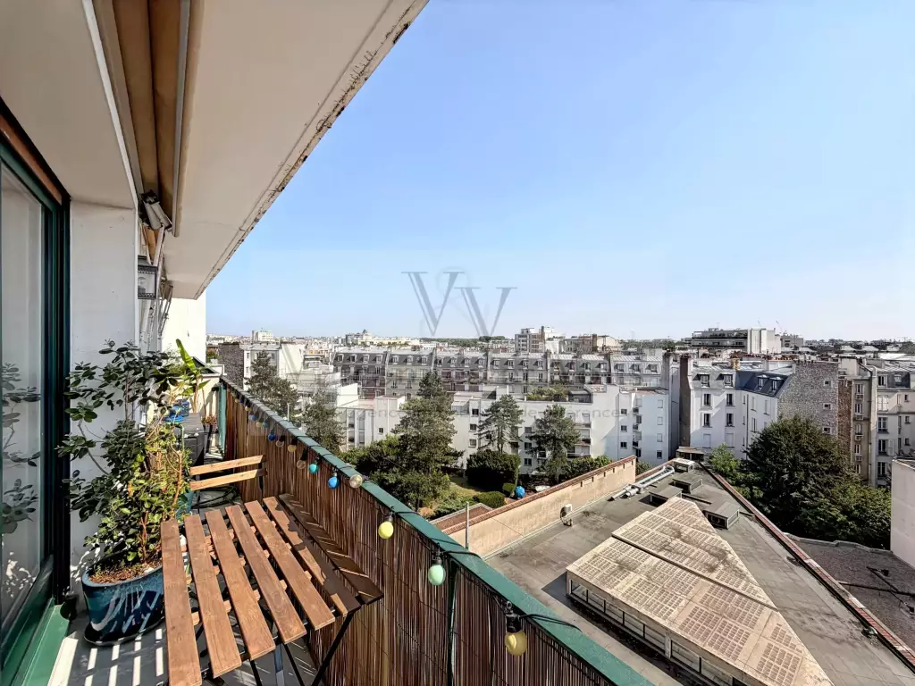 Flat Avenue de Saint-Mandé in Paris