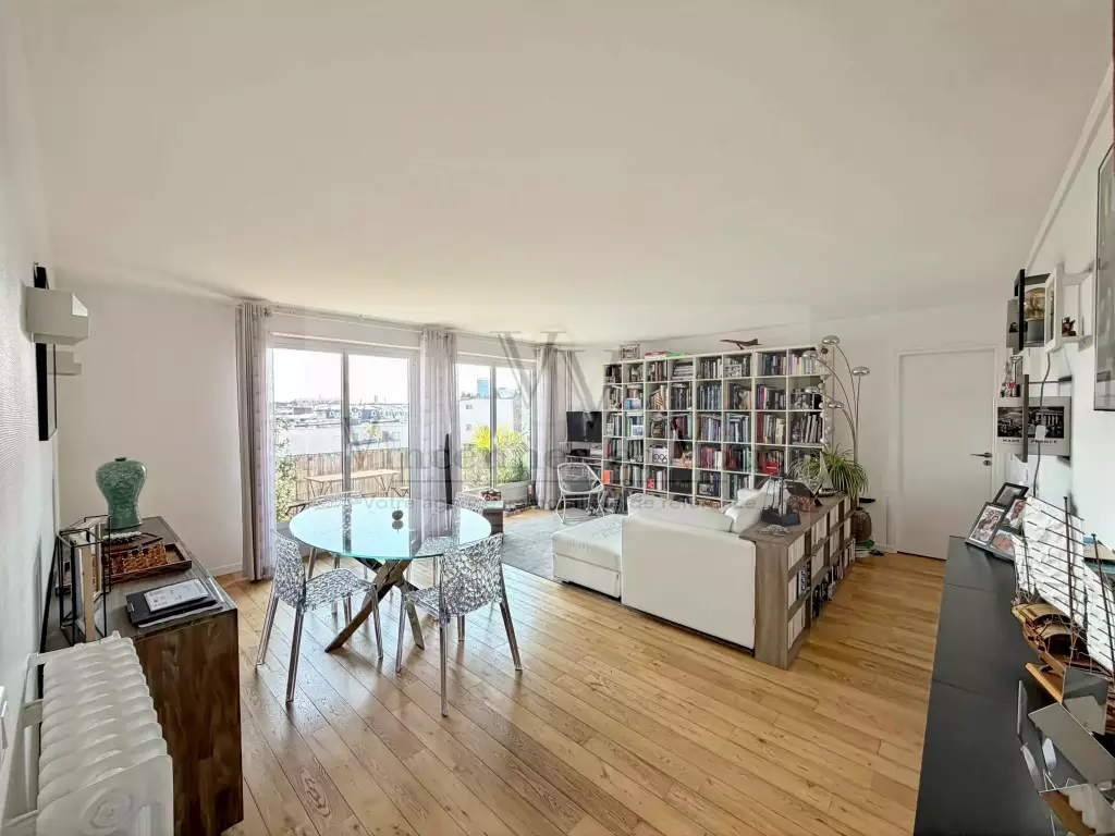 Flat Avenue de Saint-Mandé in Paris