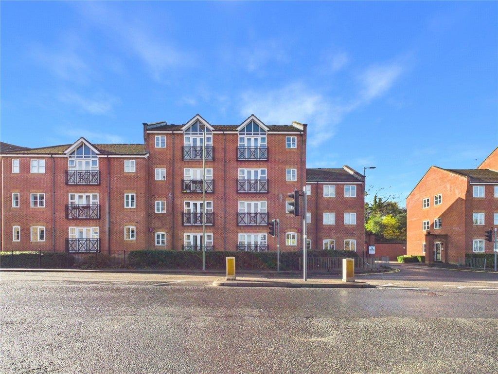 Flat London Road in Dacorum