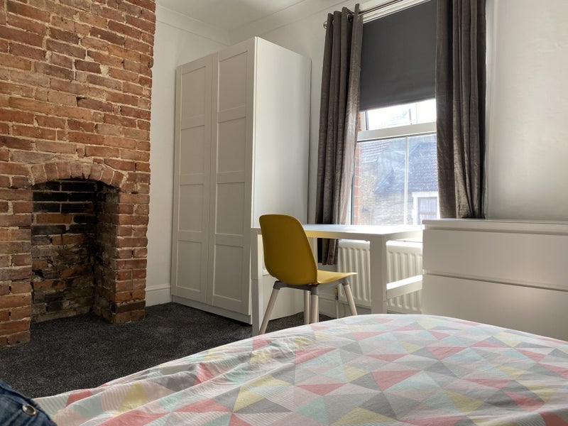 Room Melville Road in Maidstone