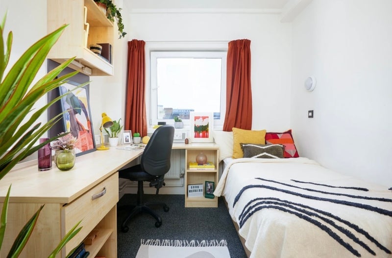 Room Heneage Street West in Birmingham