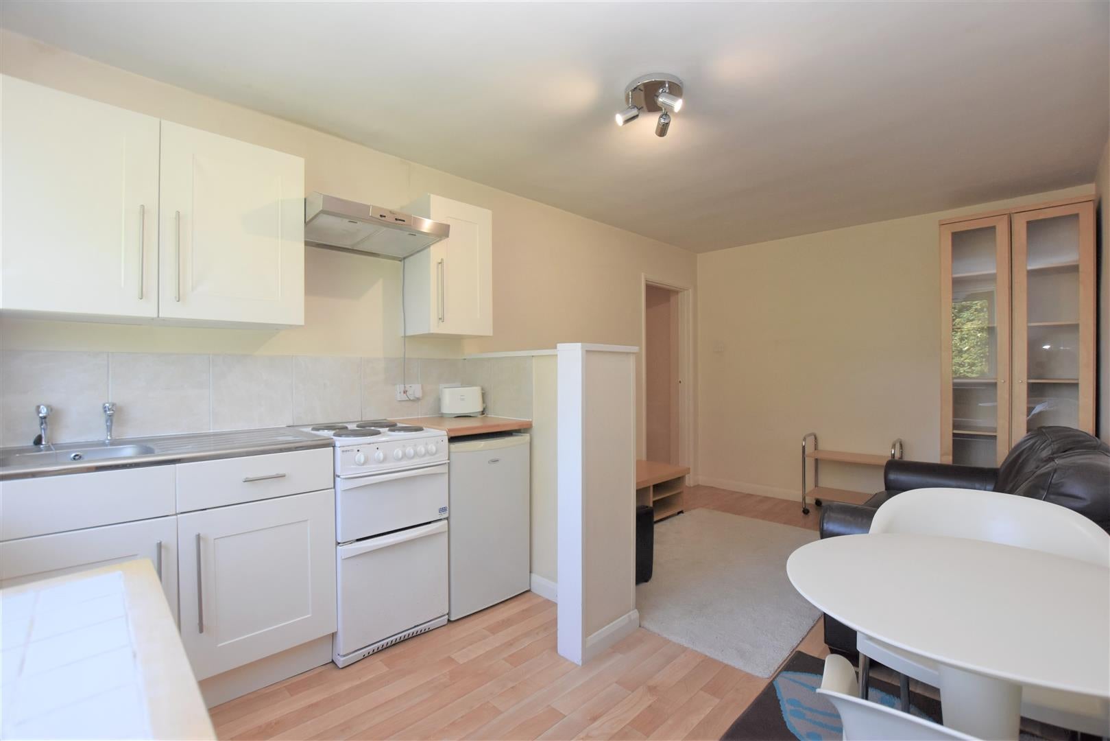 Flat Southcote Road in Reading
