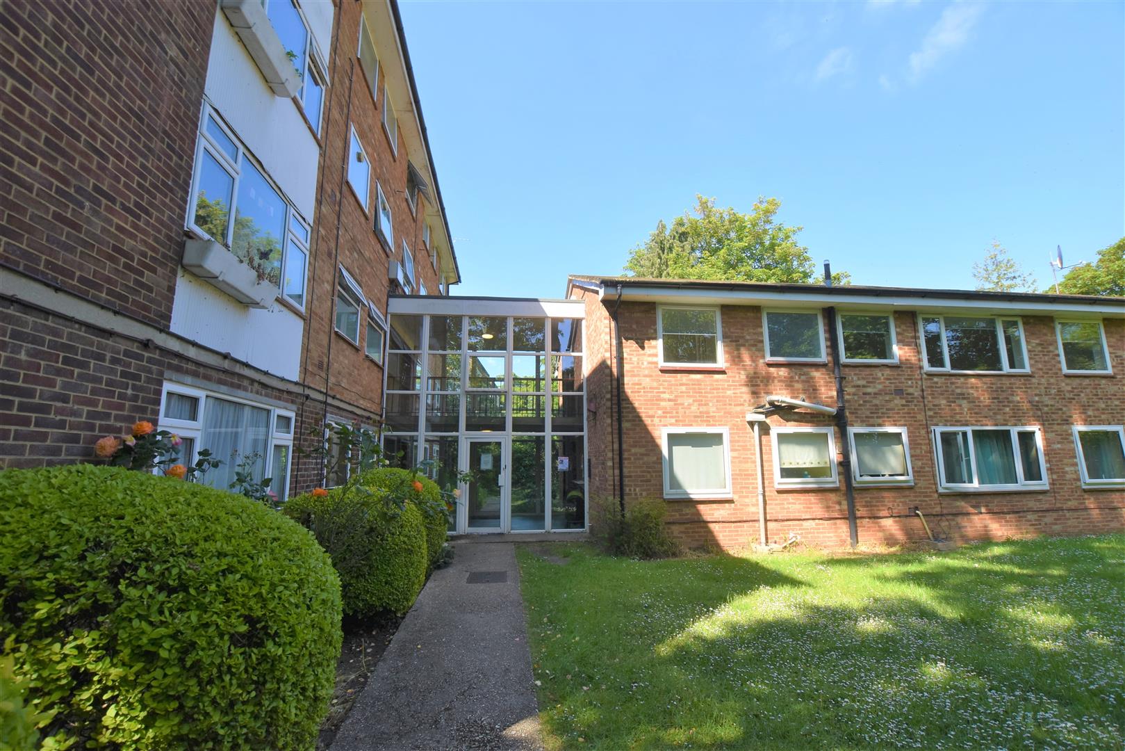 Flat Southcote Road in Reading